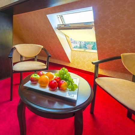 Franz Hotel Ivano-Frankivsk Buitenkant foto