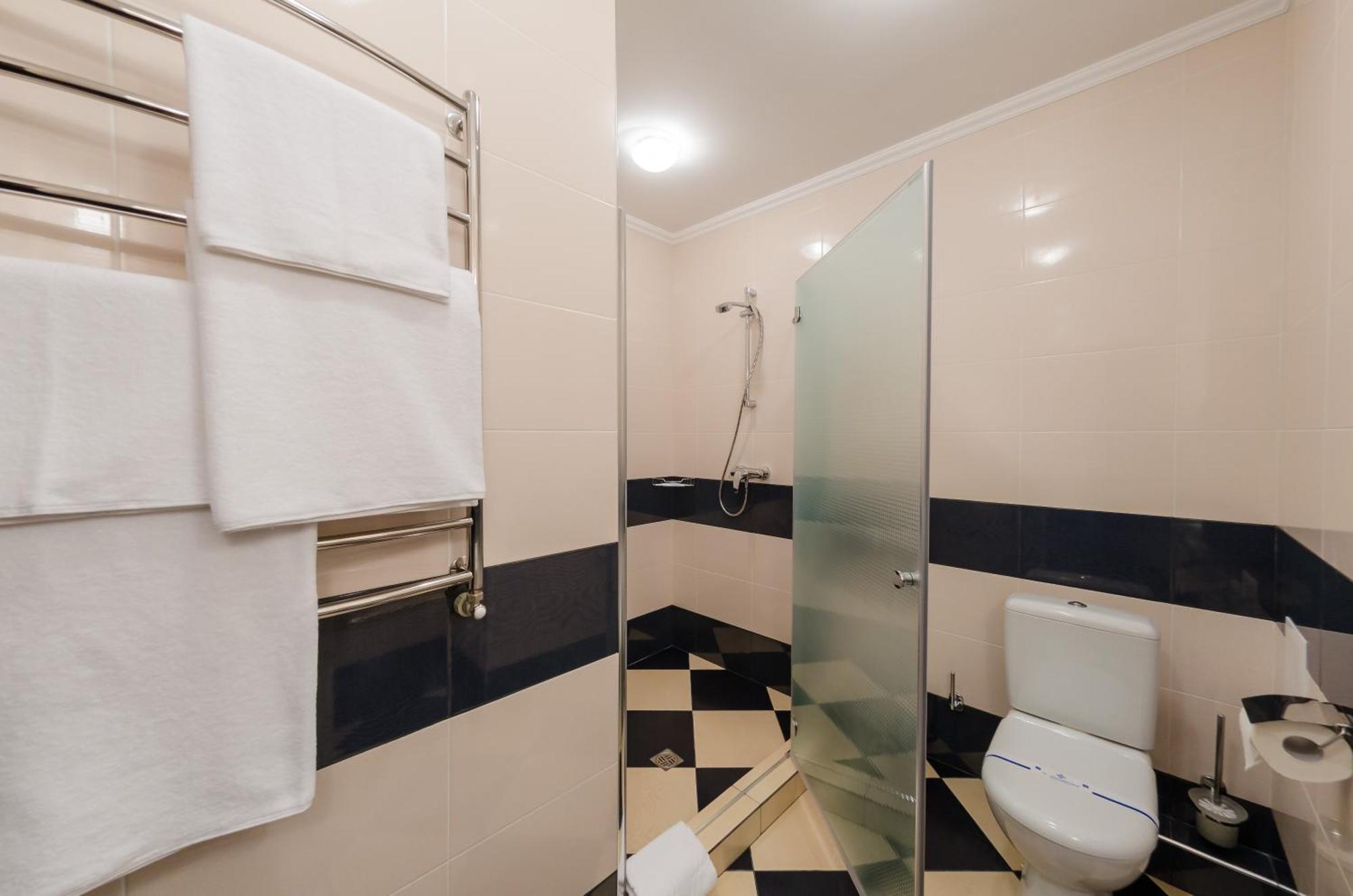 Franz Hotel Ivano-Frankivsk Buitenkant foto
