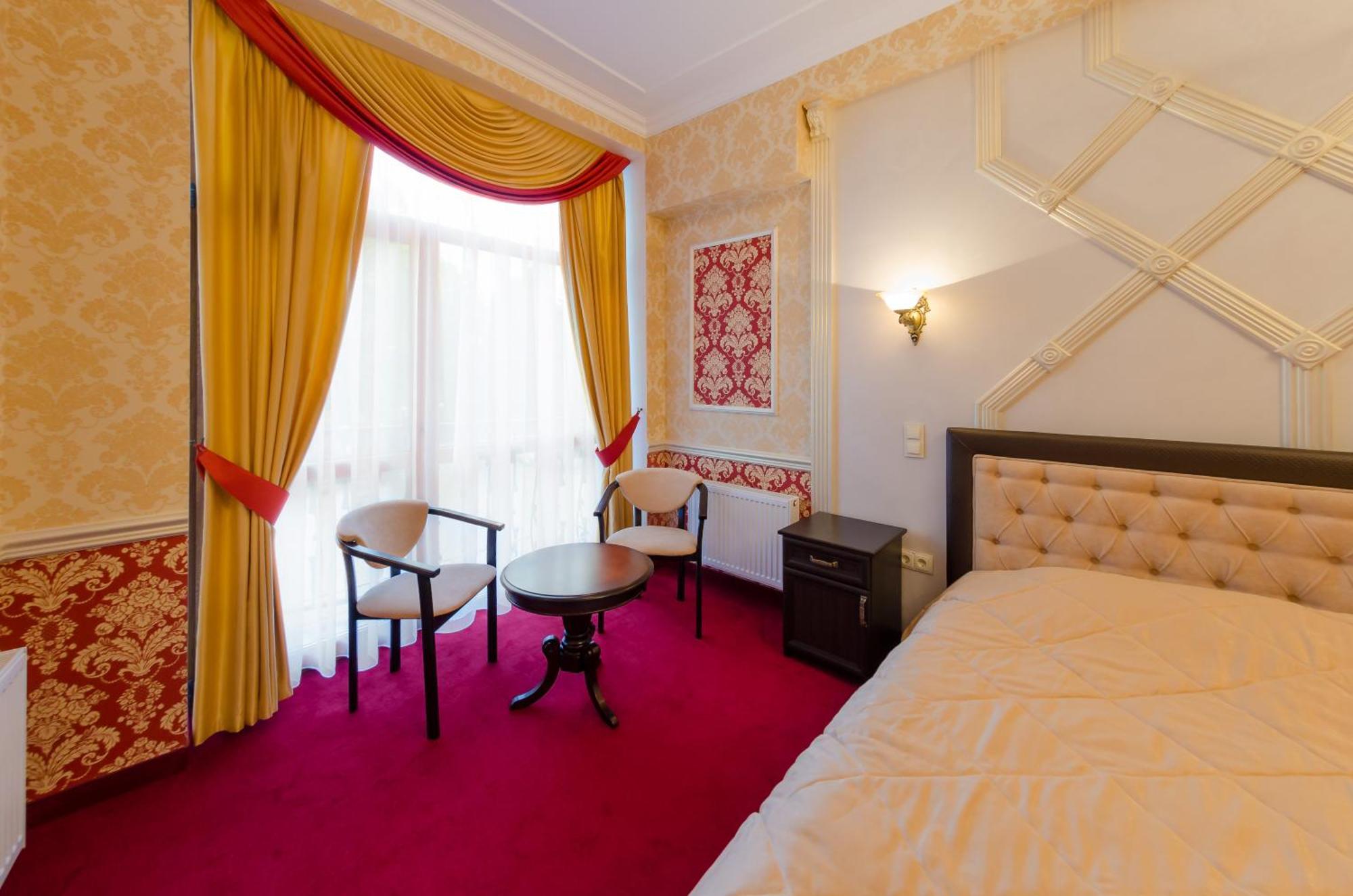Franz Hotel Ivano-Frankivsk Buitenkant foto