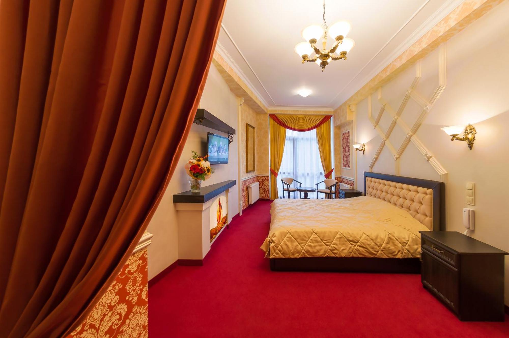 Franz Hotel Ivano-Frankivsk Buitenkant foto