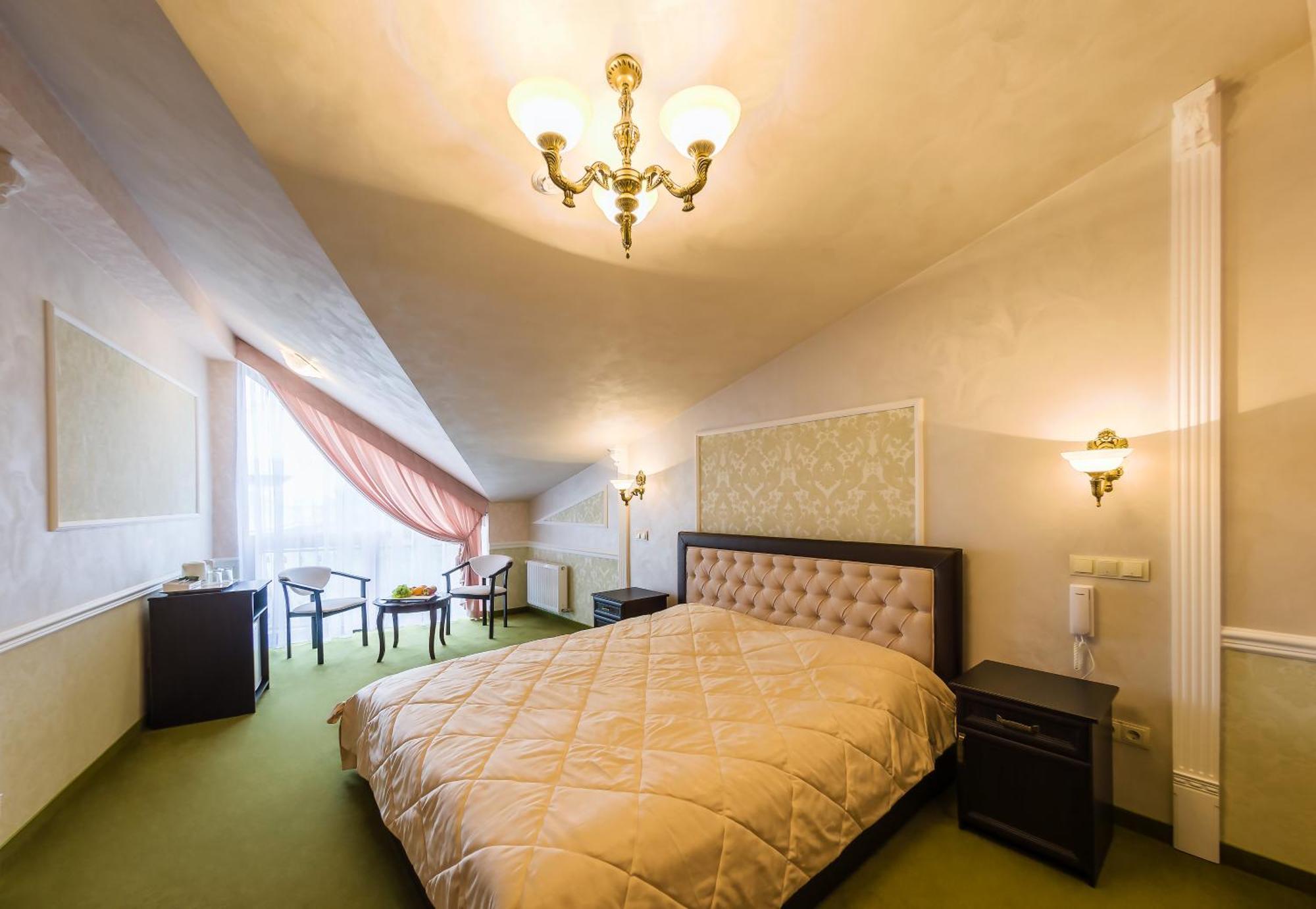 Franz Hotel Ivano-Frankivsk Buitenkant foto