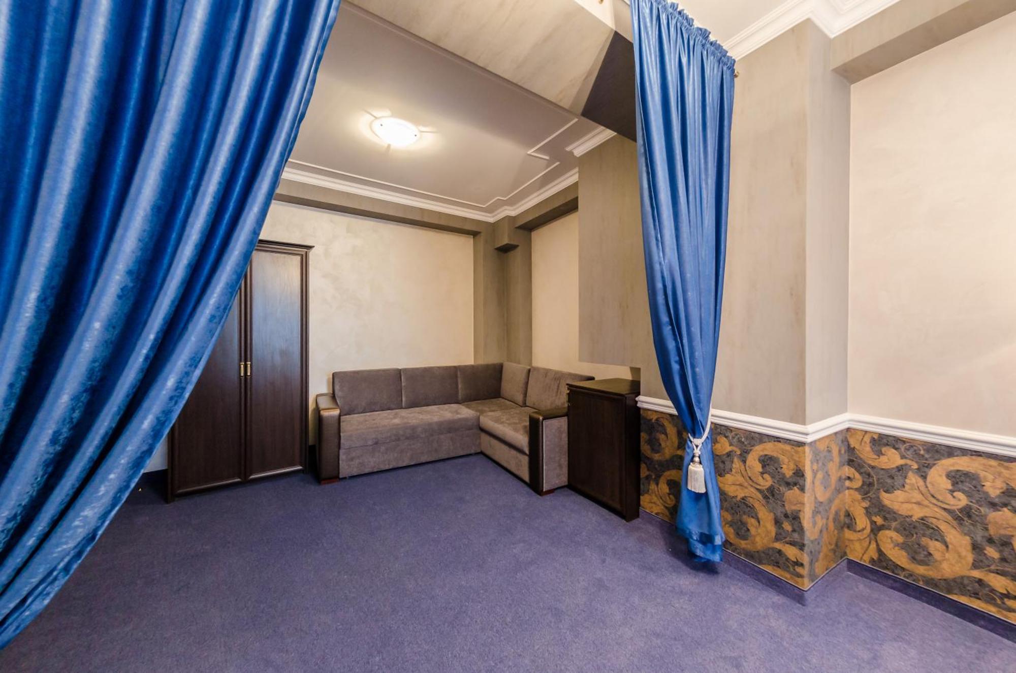 Franz Hotel Ivano-Frankivsk Buitenkant foto