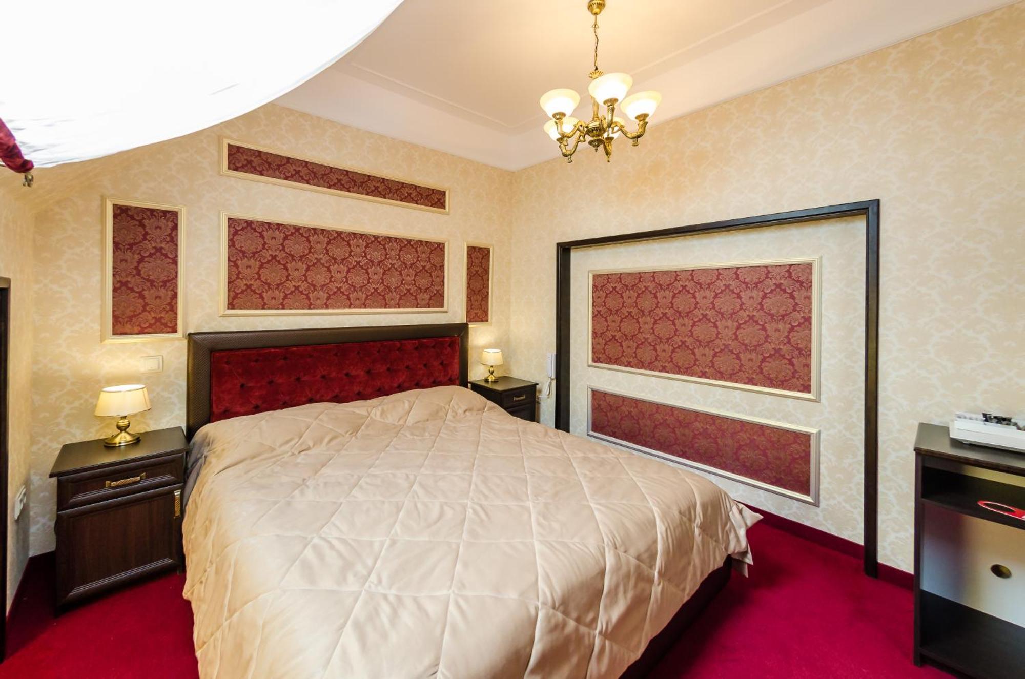 Franz Hotel Ivano-Frankivsk Buitenkant foto