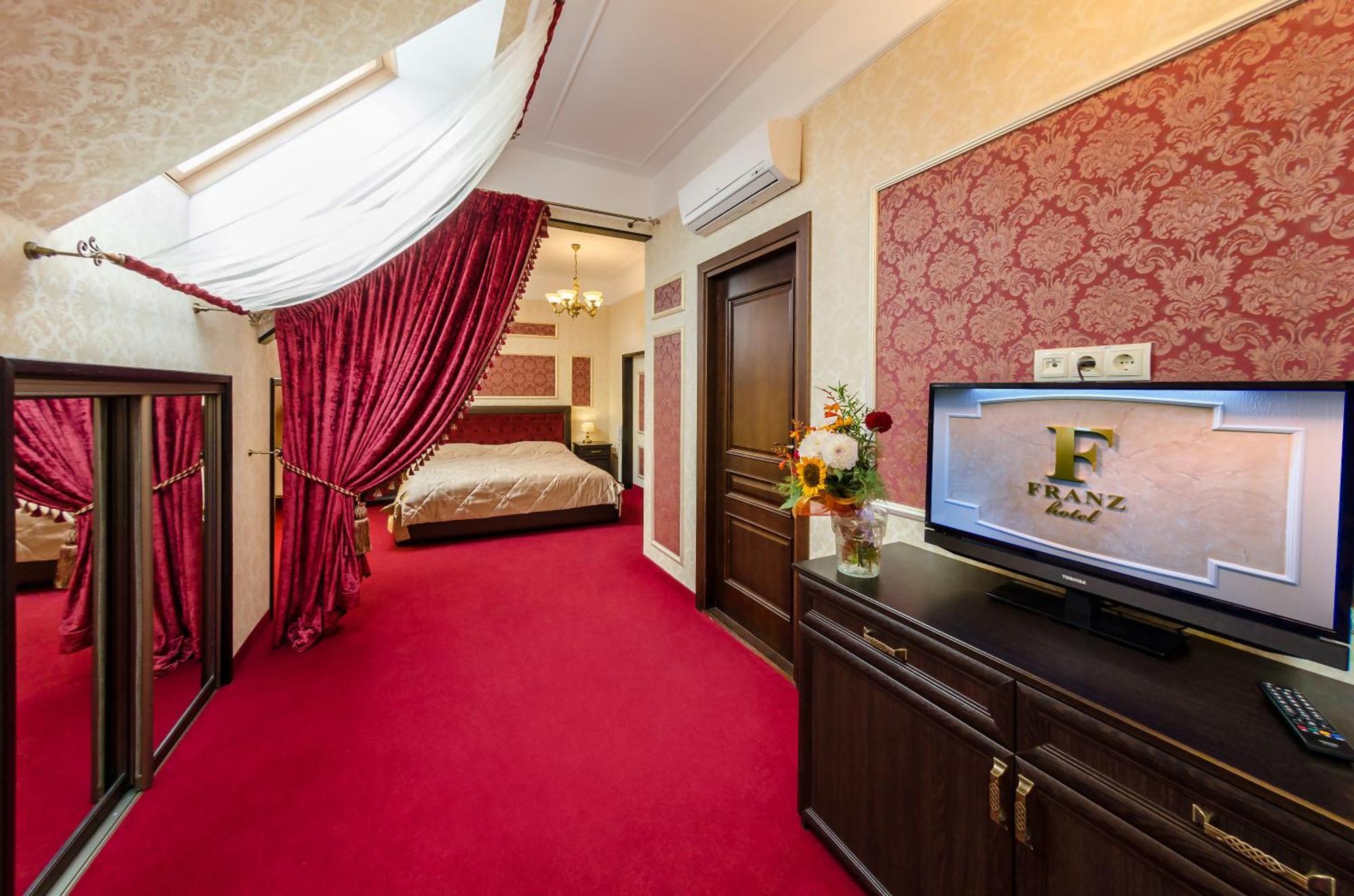 Franz Hotel Ivano-Frankivsk Buitenkant foto