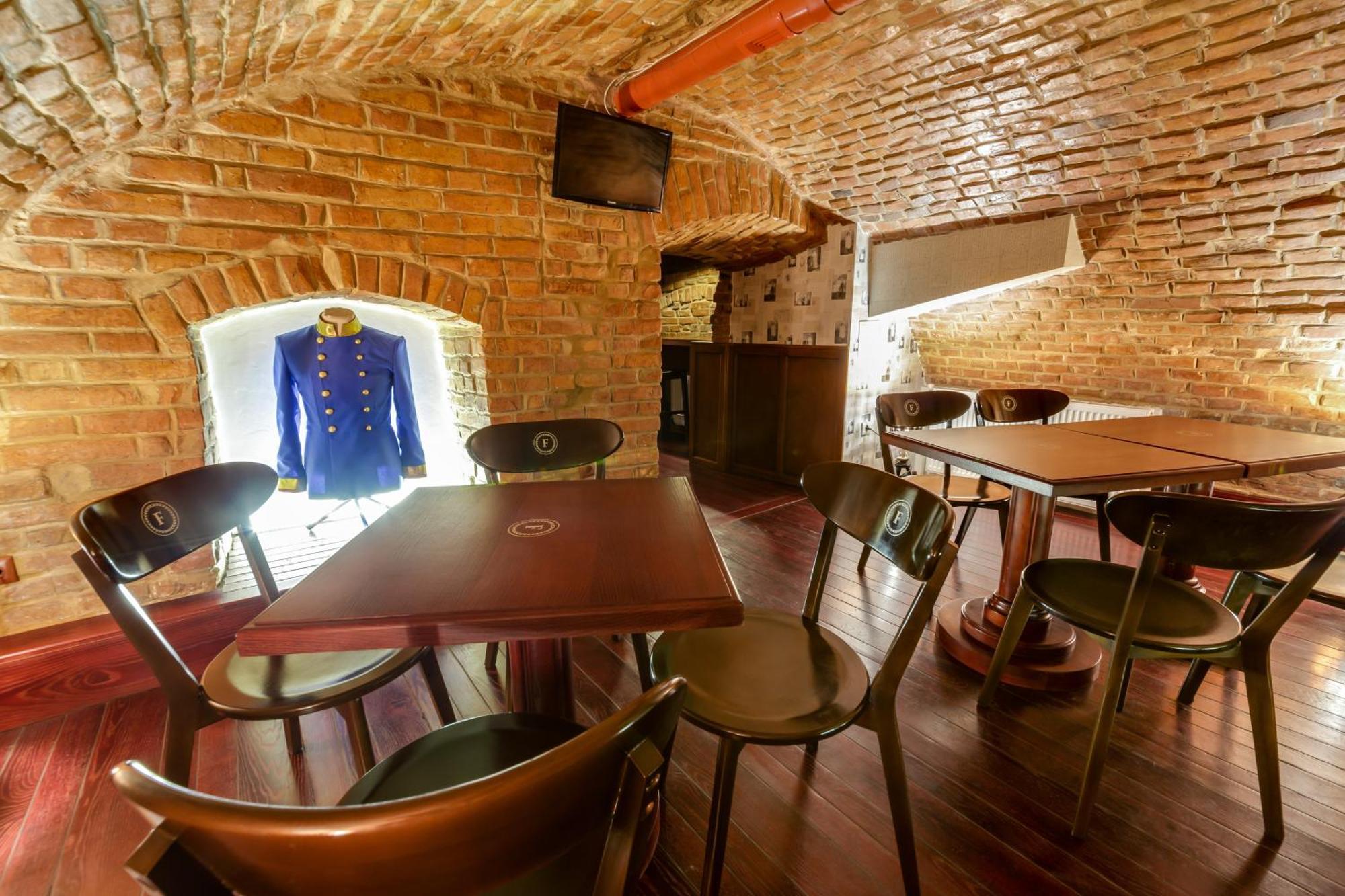Franz Hotel Ivano-Frankivsk Buitenkant foto